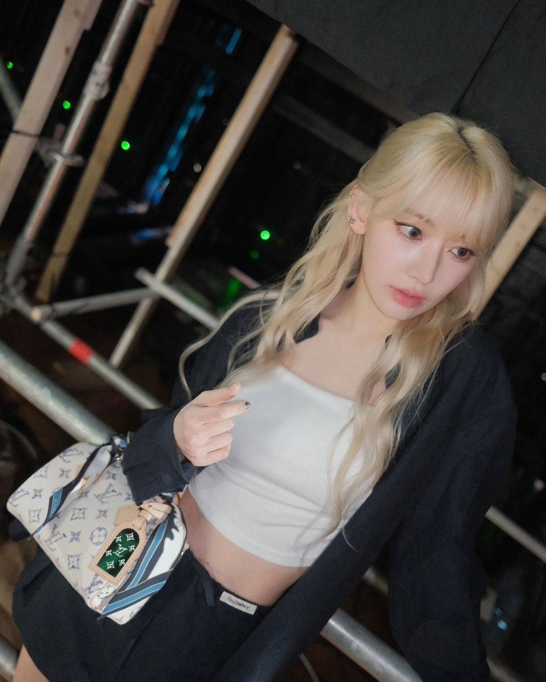 Behind-the-scenes cut of Sakura (LE SSERAFIM)