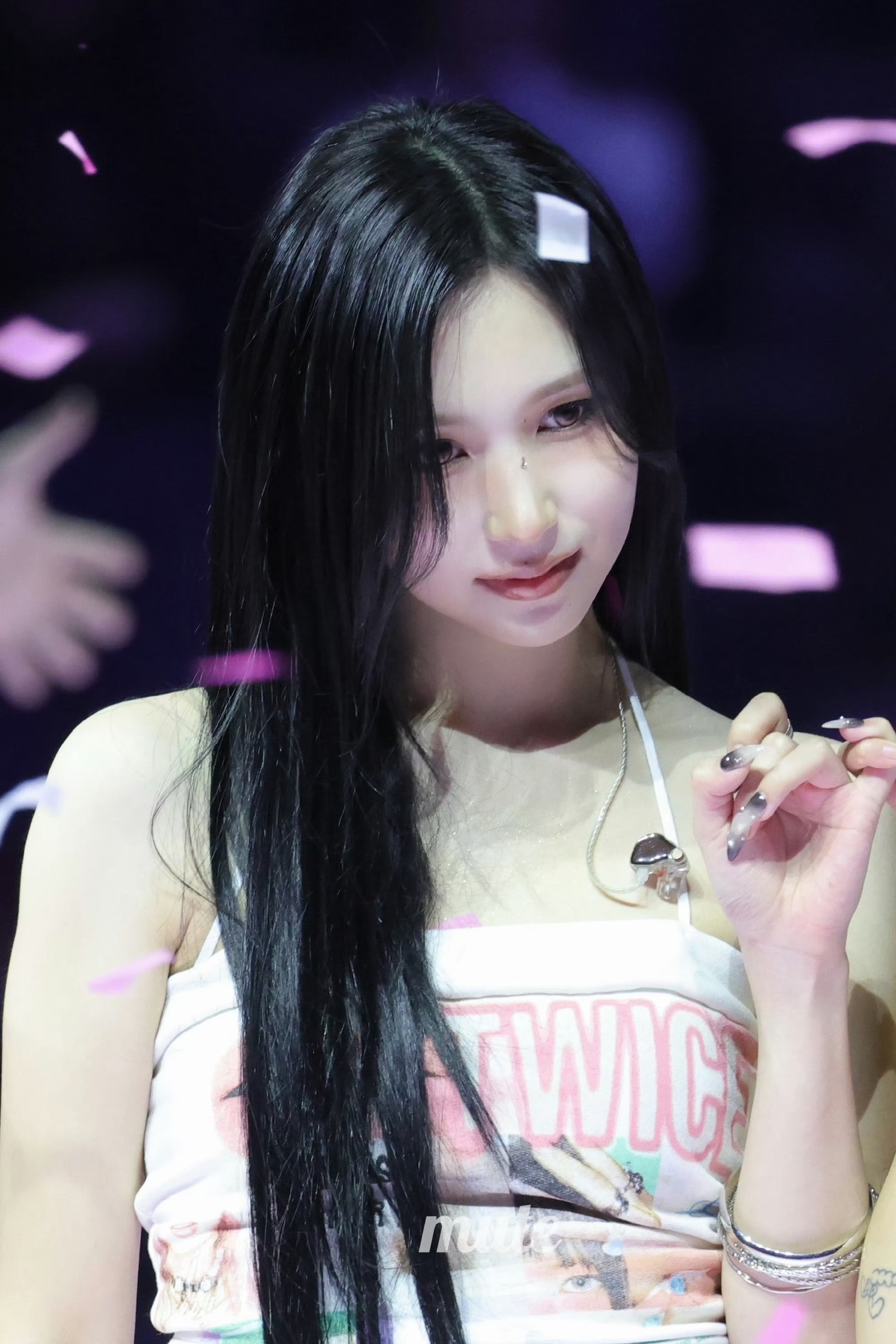 Momen yang diabadikan oleh penggemar Mina (TWICE)