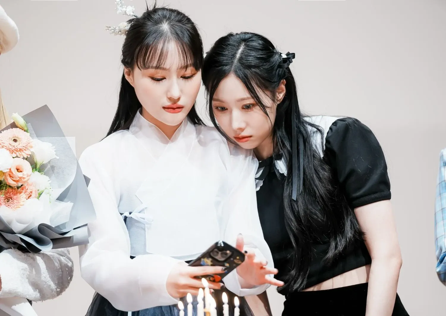 A moment captured by DREAMCATCHER's fan