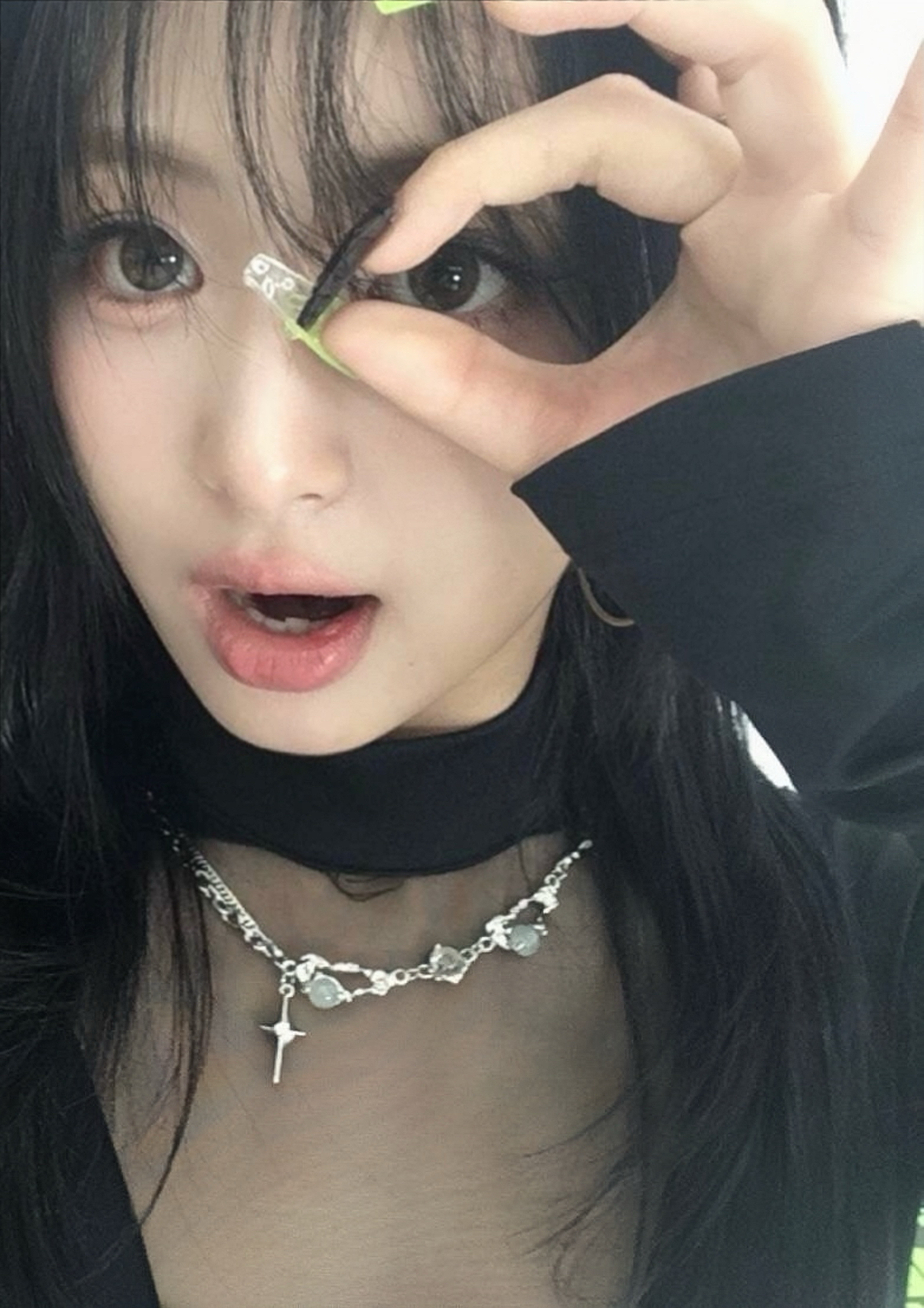 아현 (BABYMONSTER)의 비하인드 컷