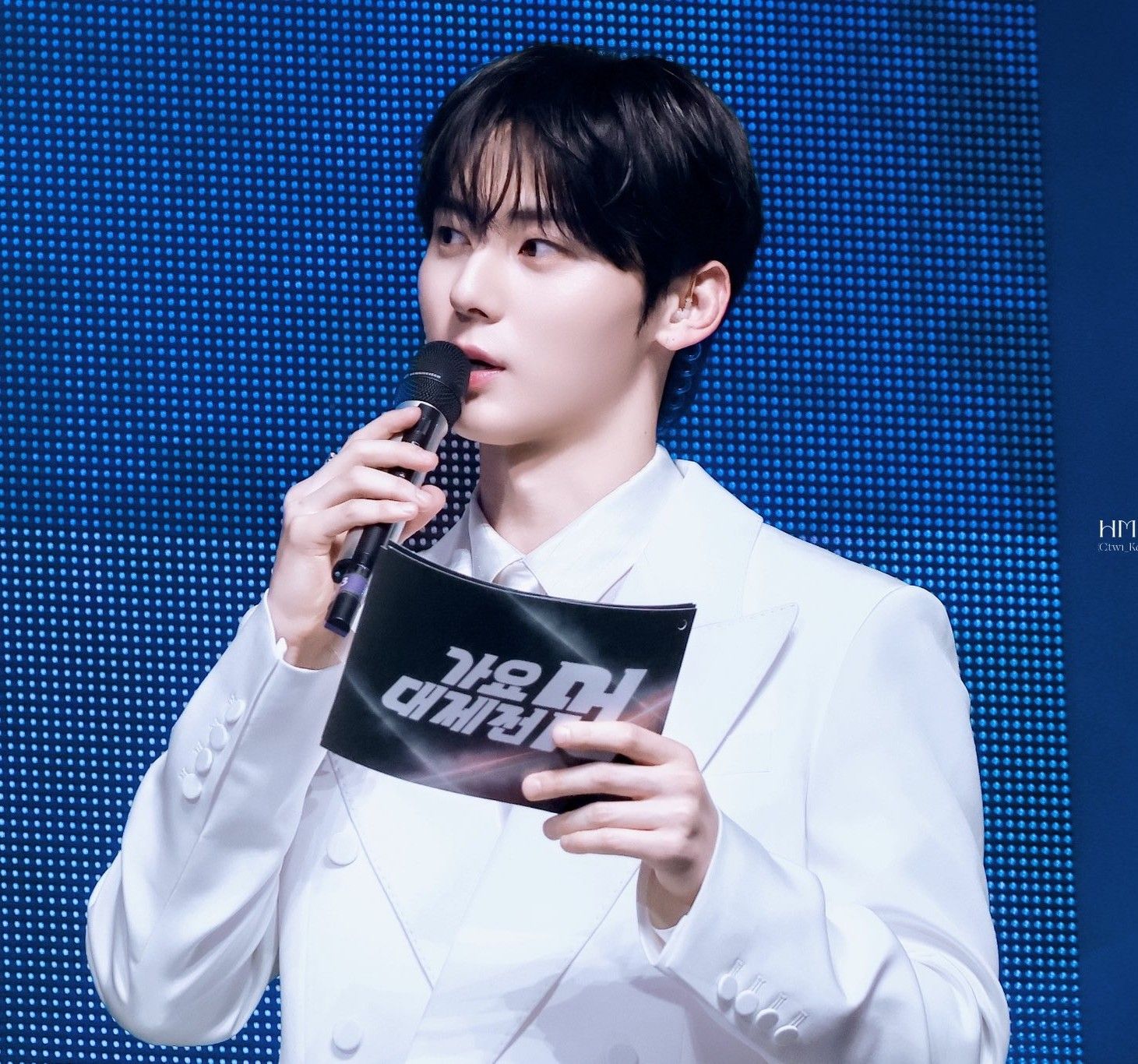 Recent activity shot of Hwang Minhyun