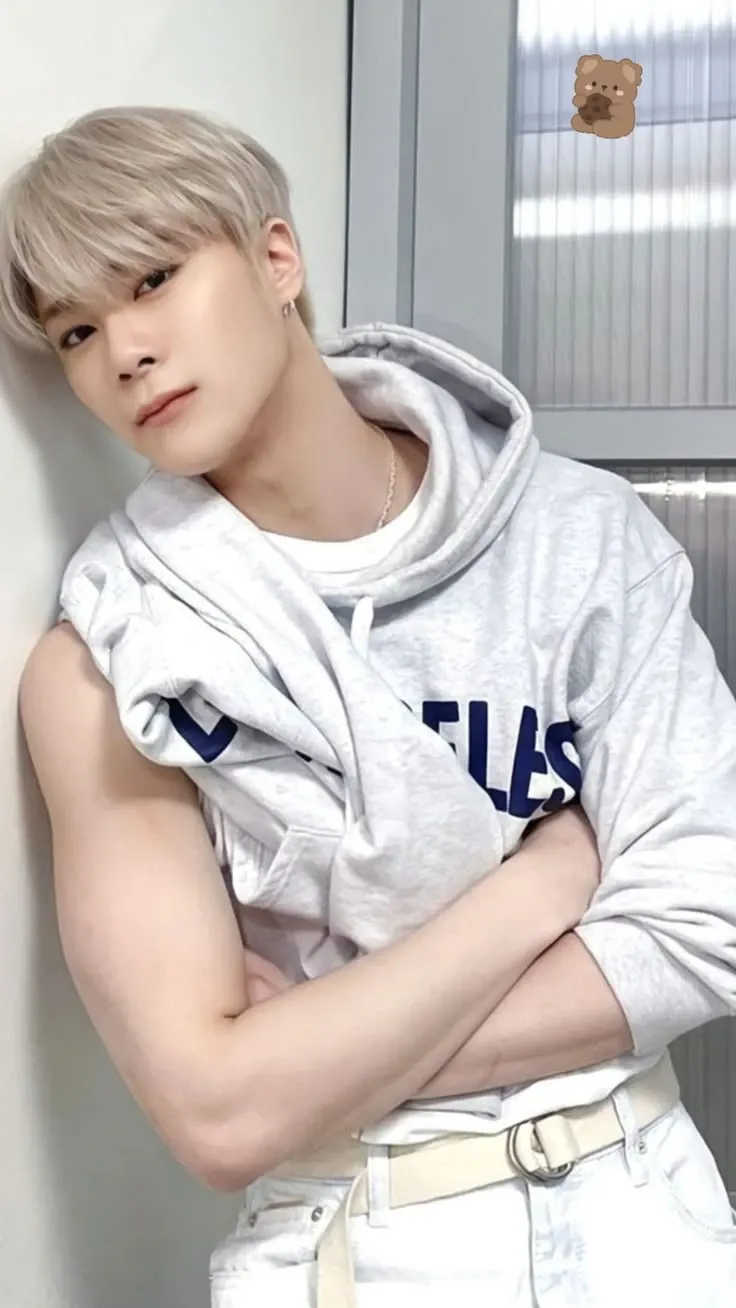 Behind-the-scenes cut of Moonbin (ASTRO)