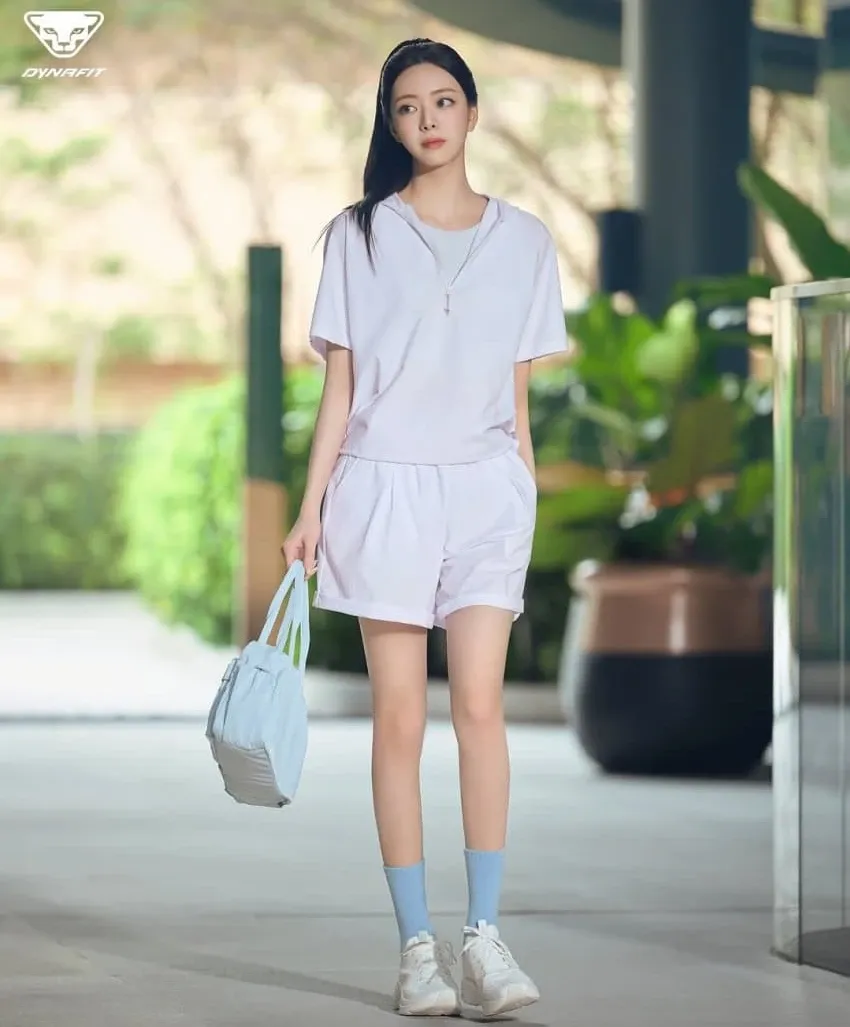 Latest photo of Yuna (ITZY)
