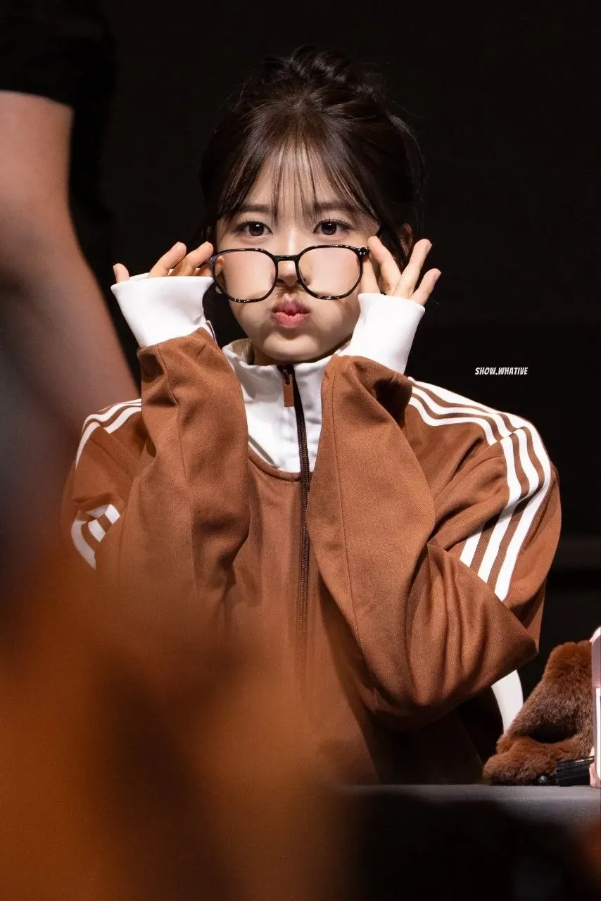 안유진 (IVE)의 비하인드 컷