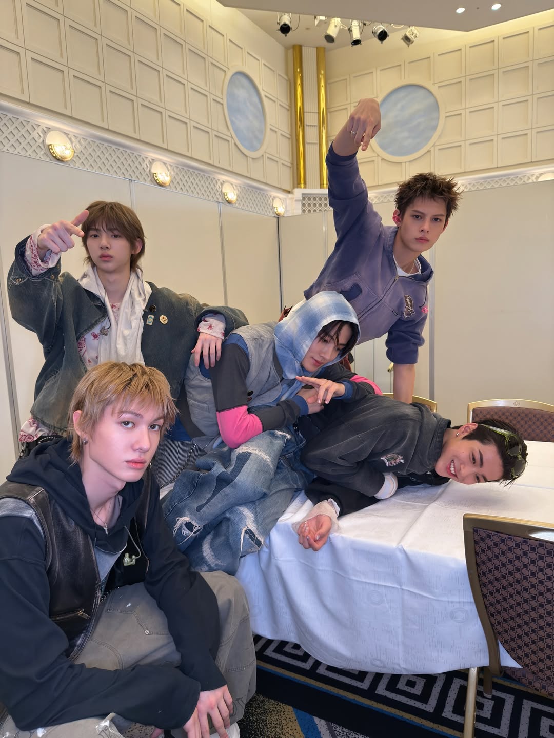 Behind-the-scenes cut of CORTIS