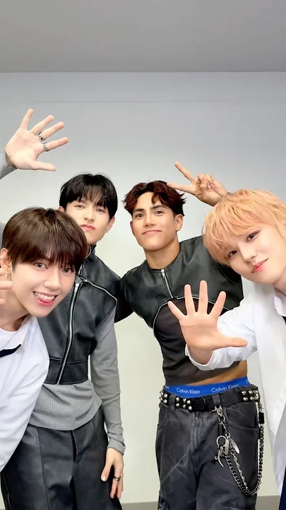 Fandom-recommended wallpaper image of JL (AHOF)