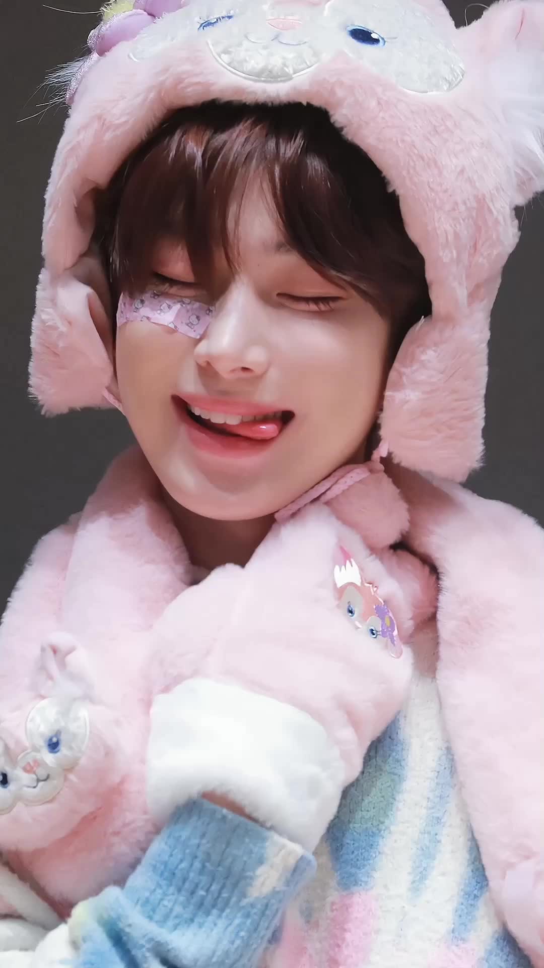 Today's most popular wallpaper in the ENHYPEN community