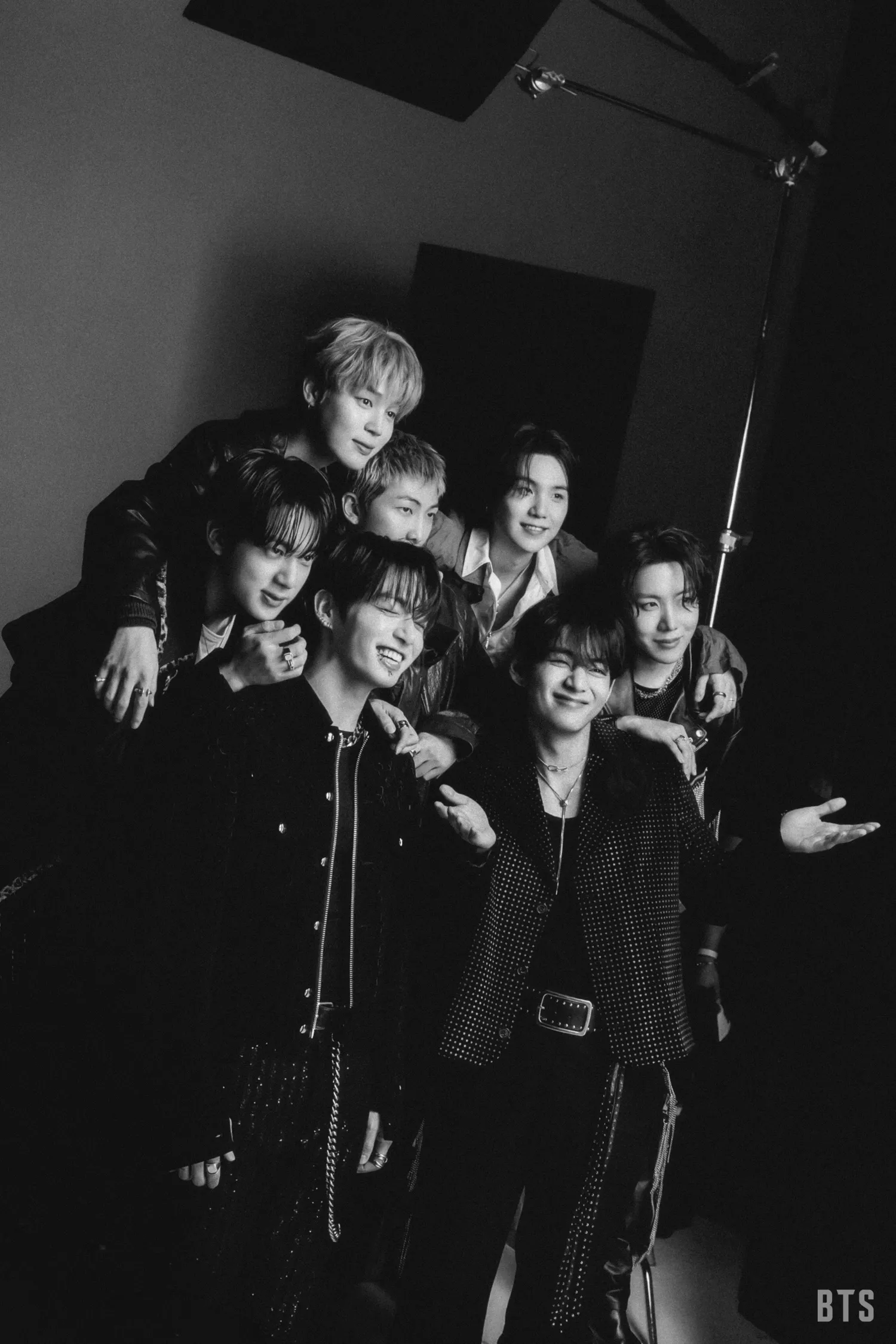 Behind-the-scenes cut of BTS
