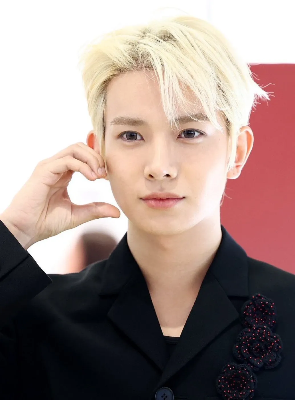 Behind-the-scenes cut of Evan