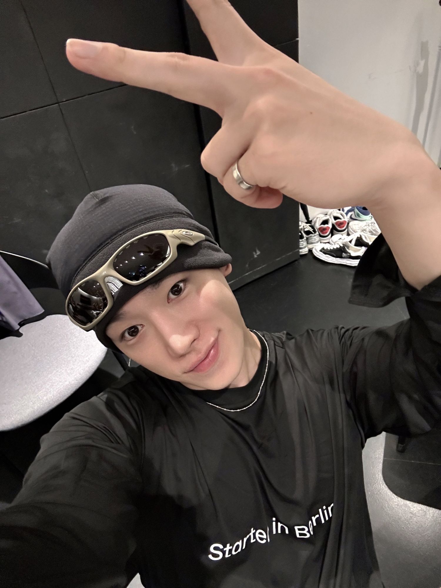 A moment captured by Wonho's fan