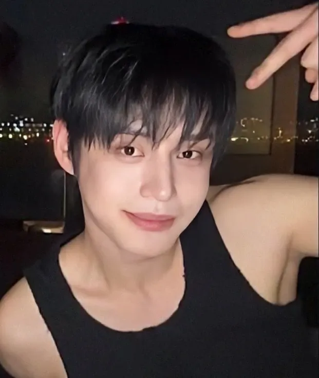 Recent activity shot of Kim Jiwoong (ZEROBASEONE)