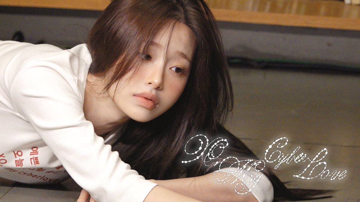 Latest photo of Chuu