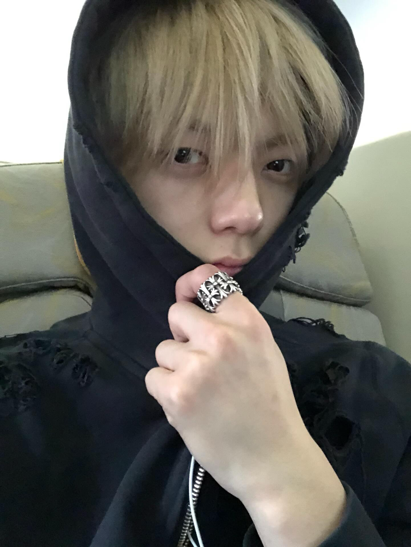 Behind-the-scenes cut of LEEJEONG (WHIB)