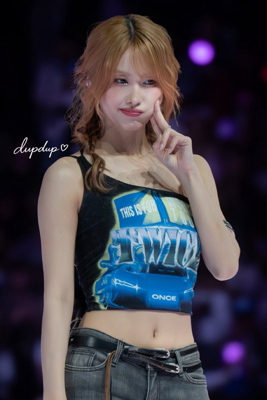 Potret di balik layar Momo (TWICE)