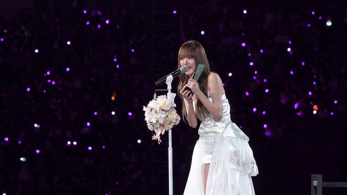 Behind-the-scenes cut of Choi Yena