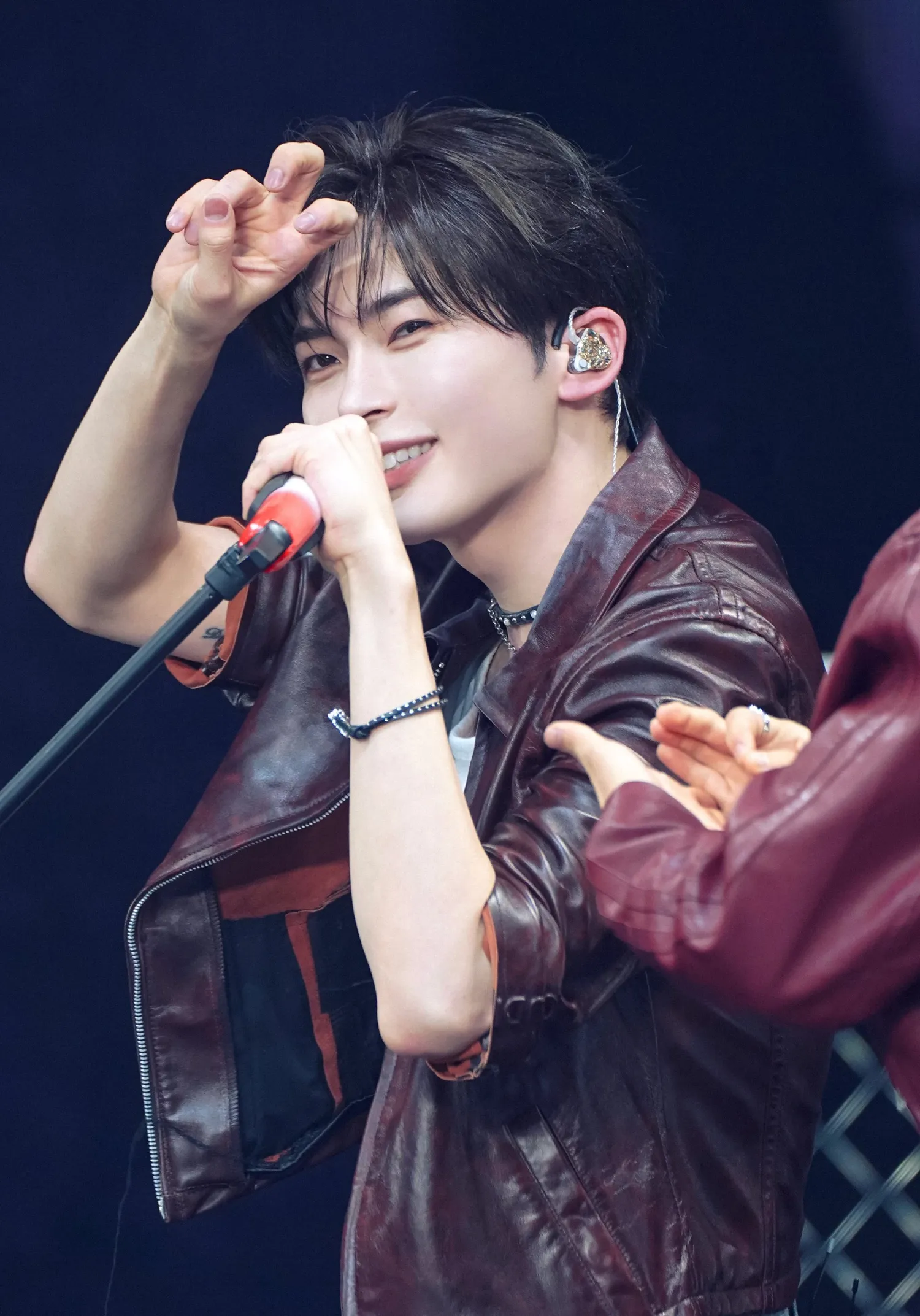 Behind-the-scenes cut of Sung Hanbin (ZEROBASEONE)