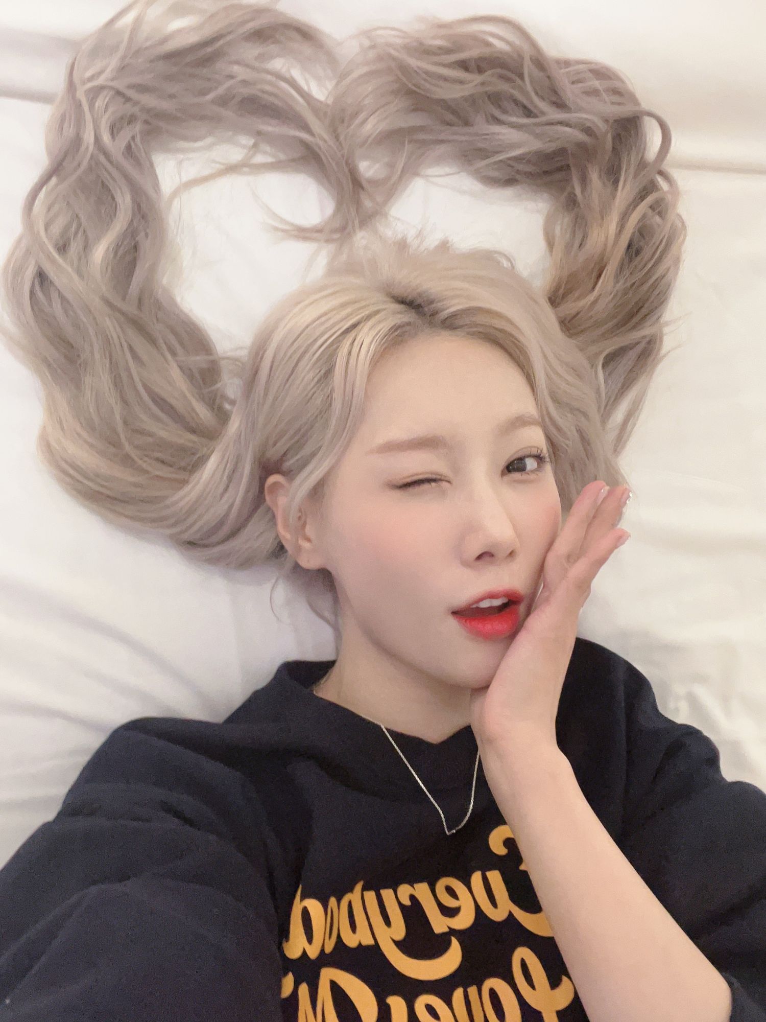 A moment captured by Handong (DREAMCATCHER)'s fan