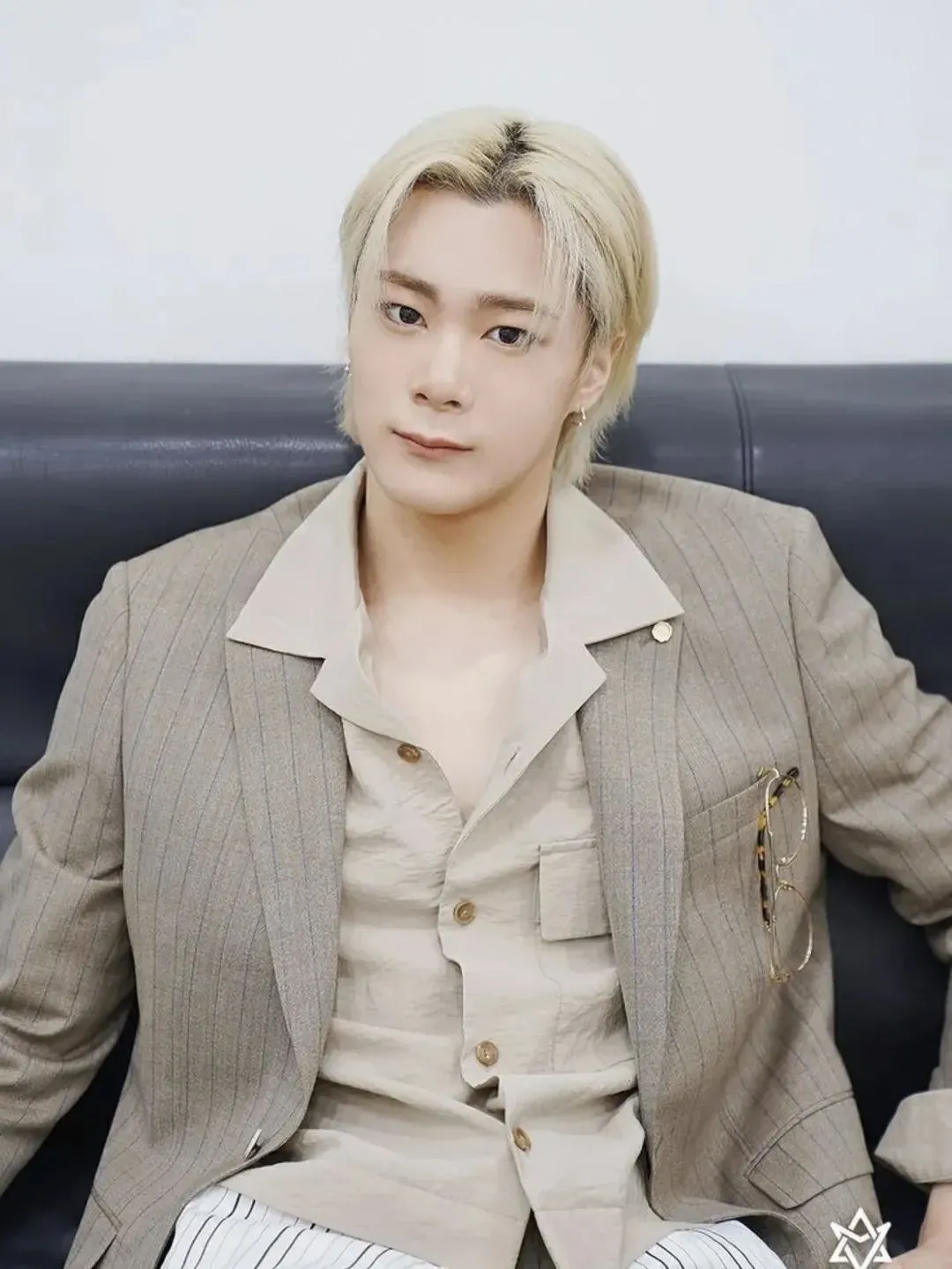 Behind-the-scenes cut of Moonbin (ASTRO)