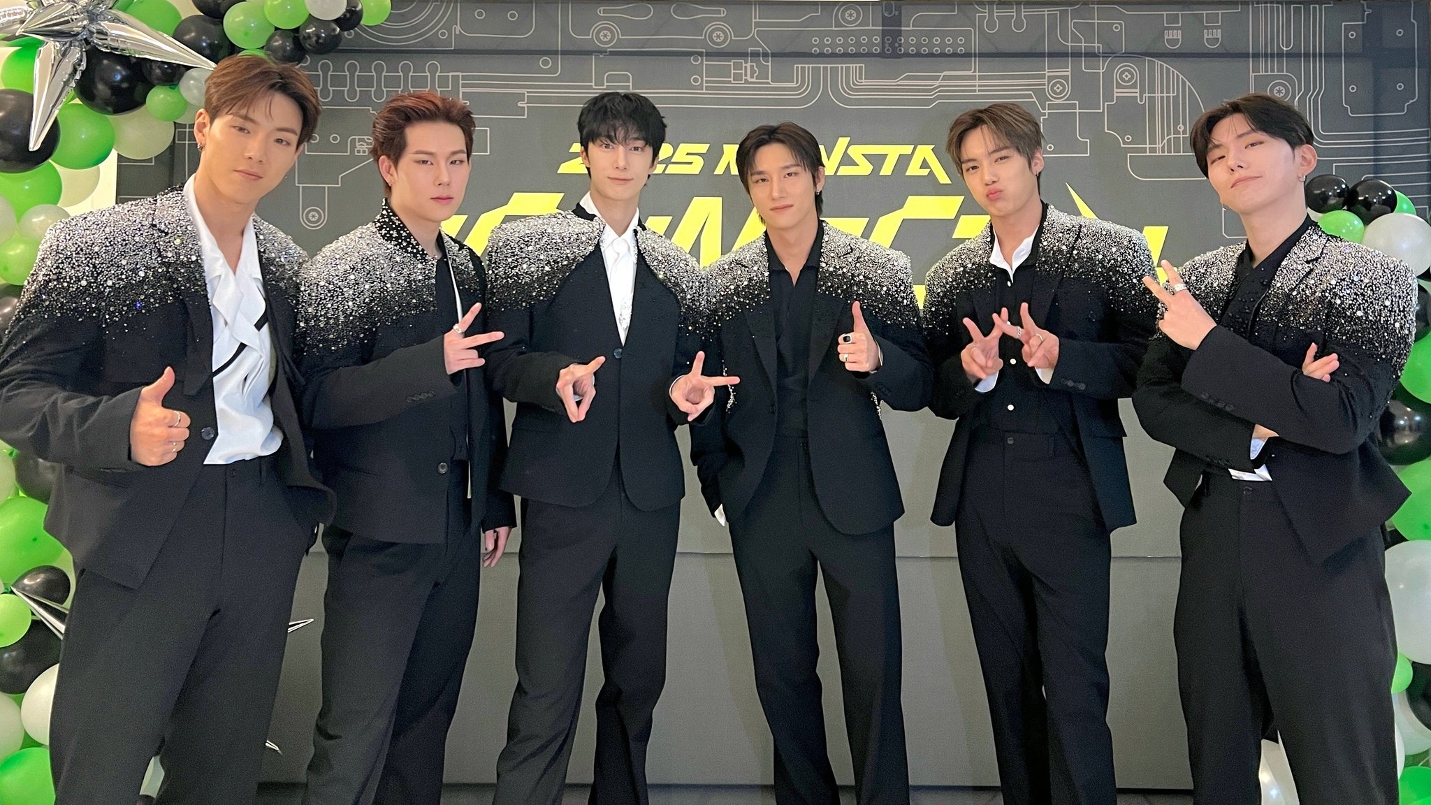Momen yang diabadikan oleh penggemar MONSTA X