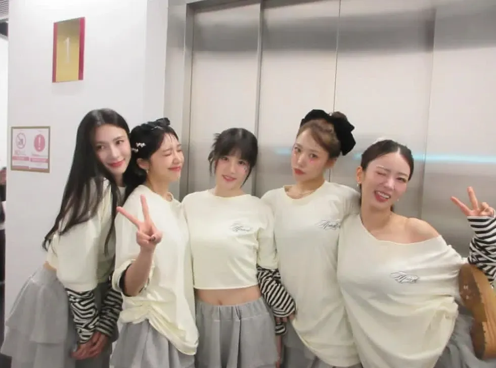 Apinkの舞台裏ショット