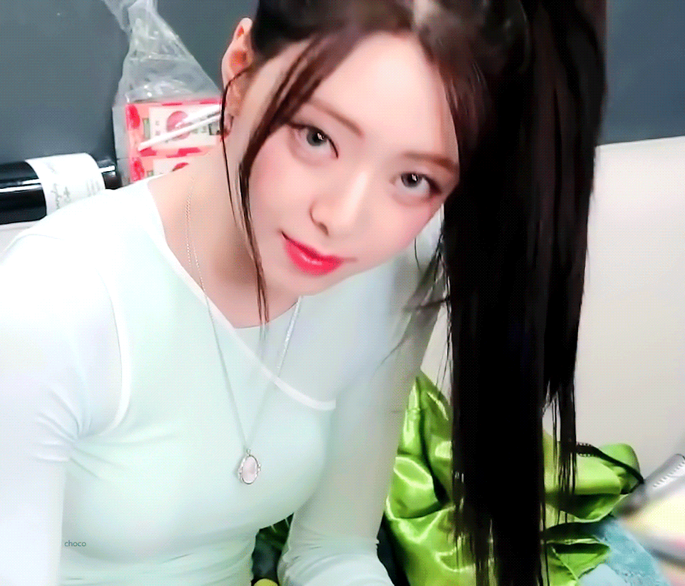 A moment captured by Yuna (ITZY)'s fan