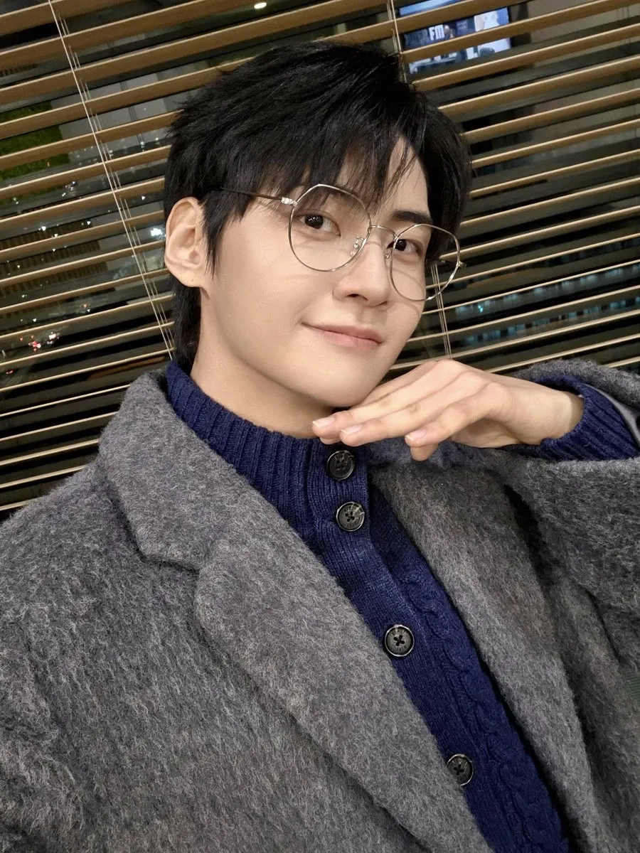 A moment captured by Lee Jinhyuk's fan