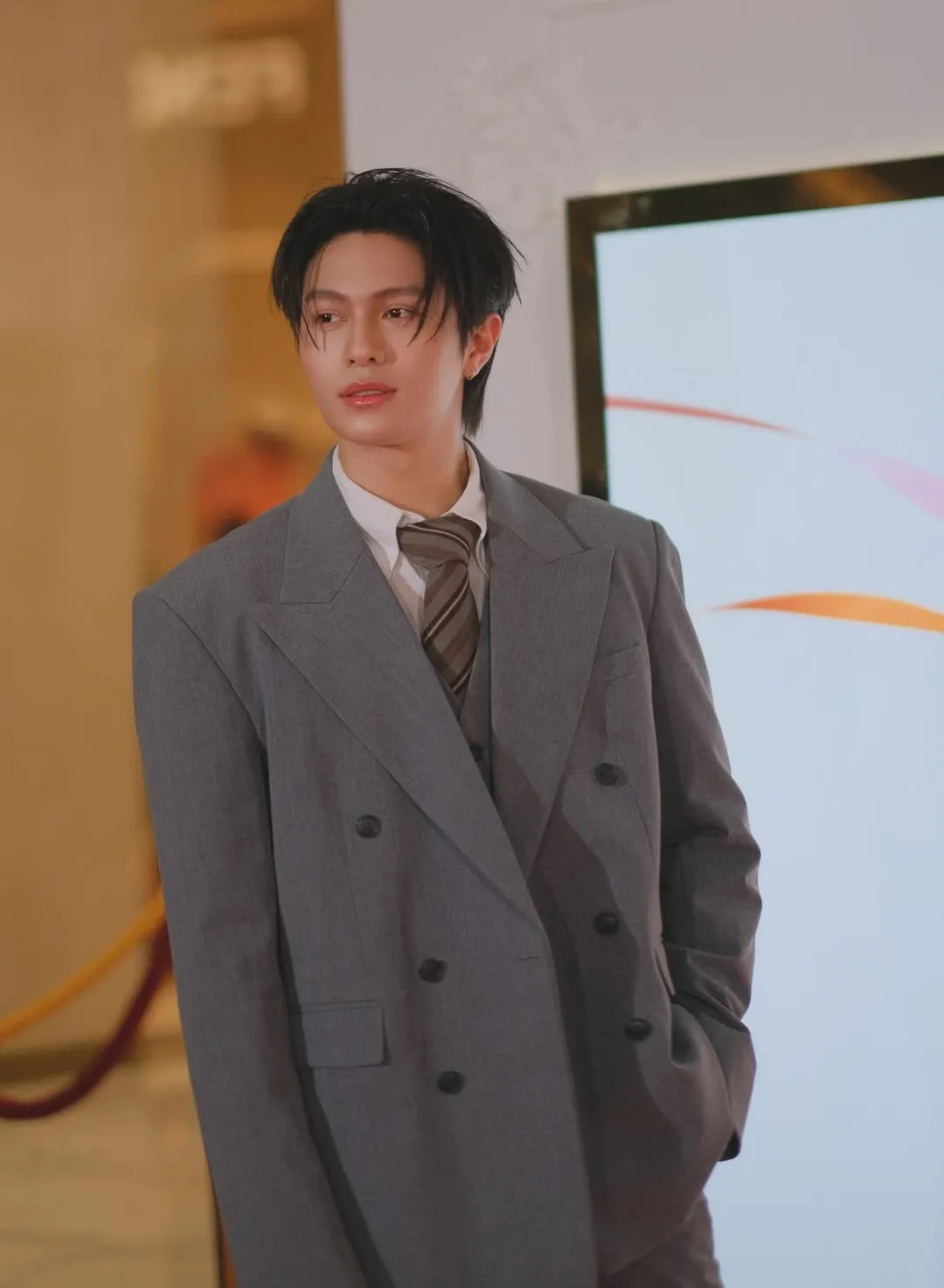 Behind-the-scenes cut of William (LYKN)