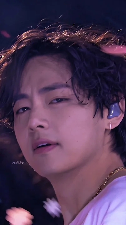 Fan-made special wallpaper for V (BTS)