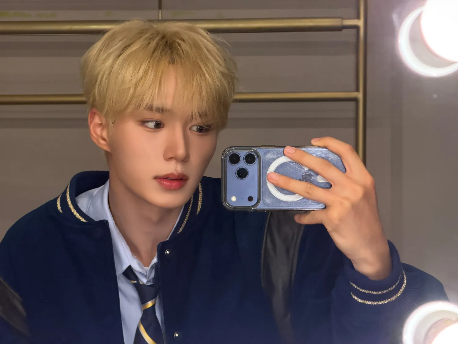 Behind-the-scenes cut of Kim Junseo (ALPHA DRIVE ONE)