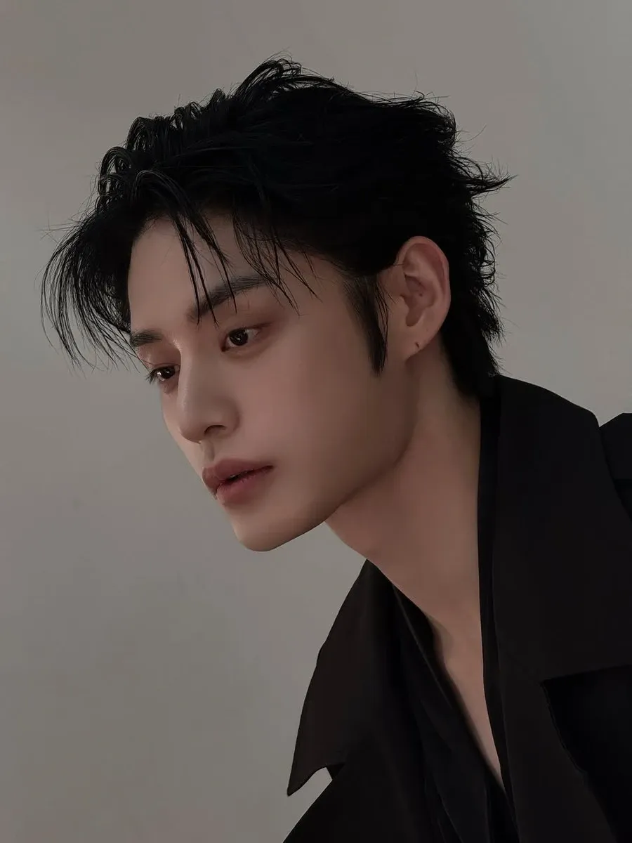 Latest photo of Kim Jiwoong (ZEROBASEONE)