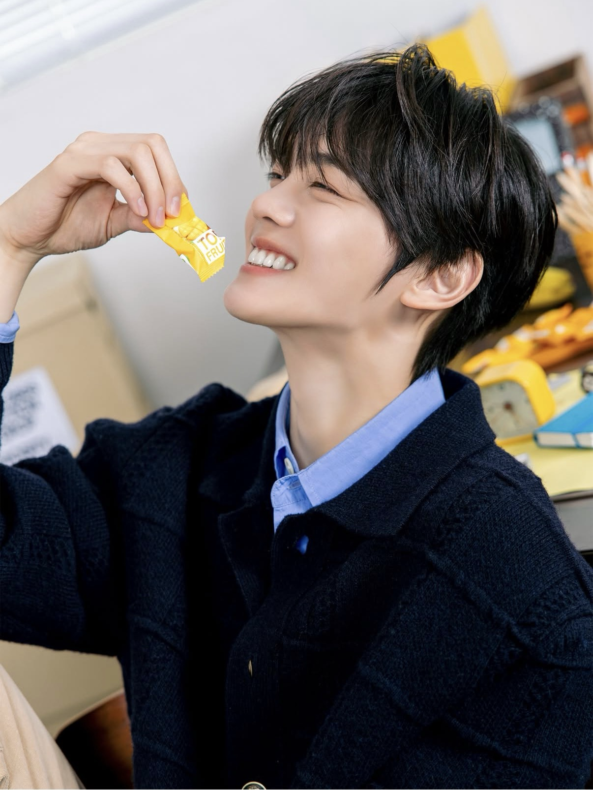 Behind-the-scenes cut of Kim Gyuvin