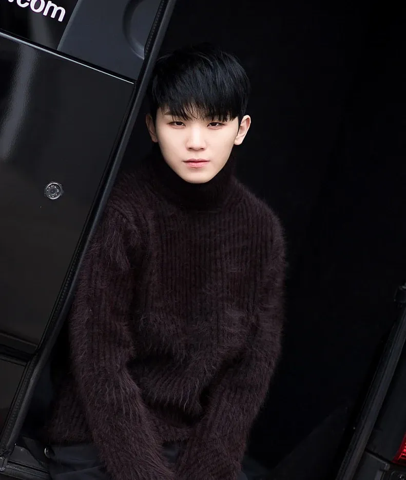 A moment captured by Woozi (SEVENTEEN)'s fan