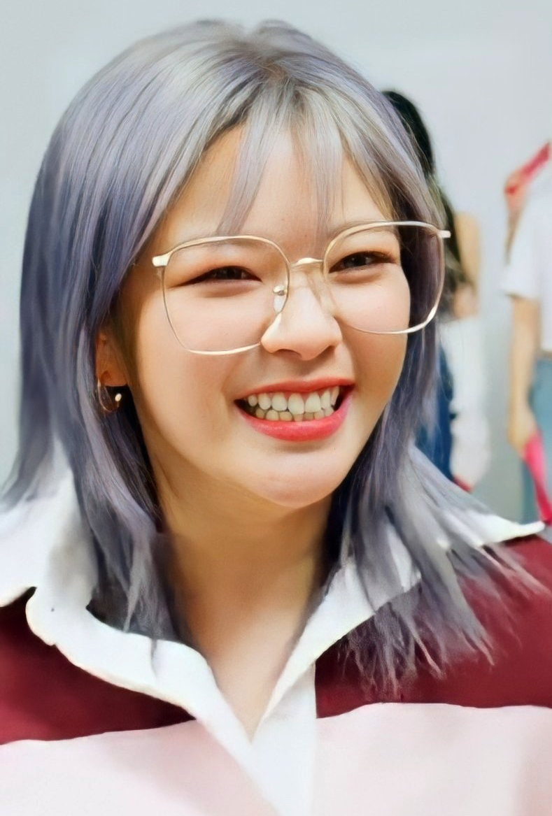 A moment captured by Jeongyeon (TWICE)'s fan