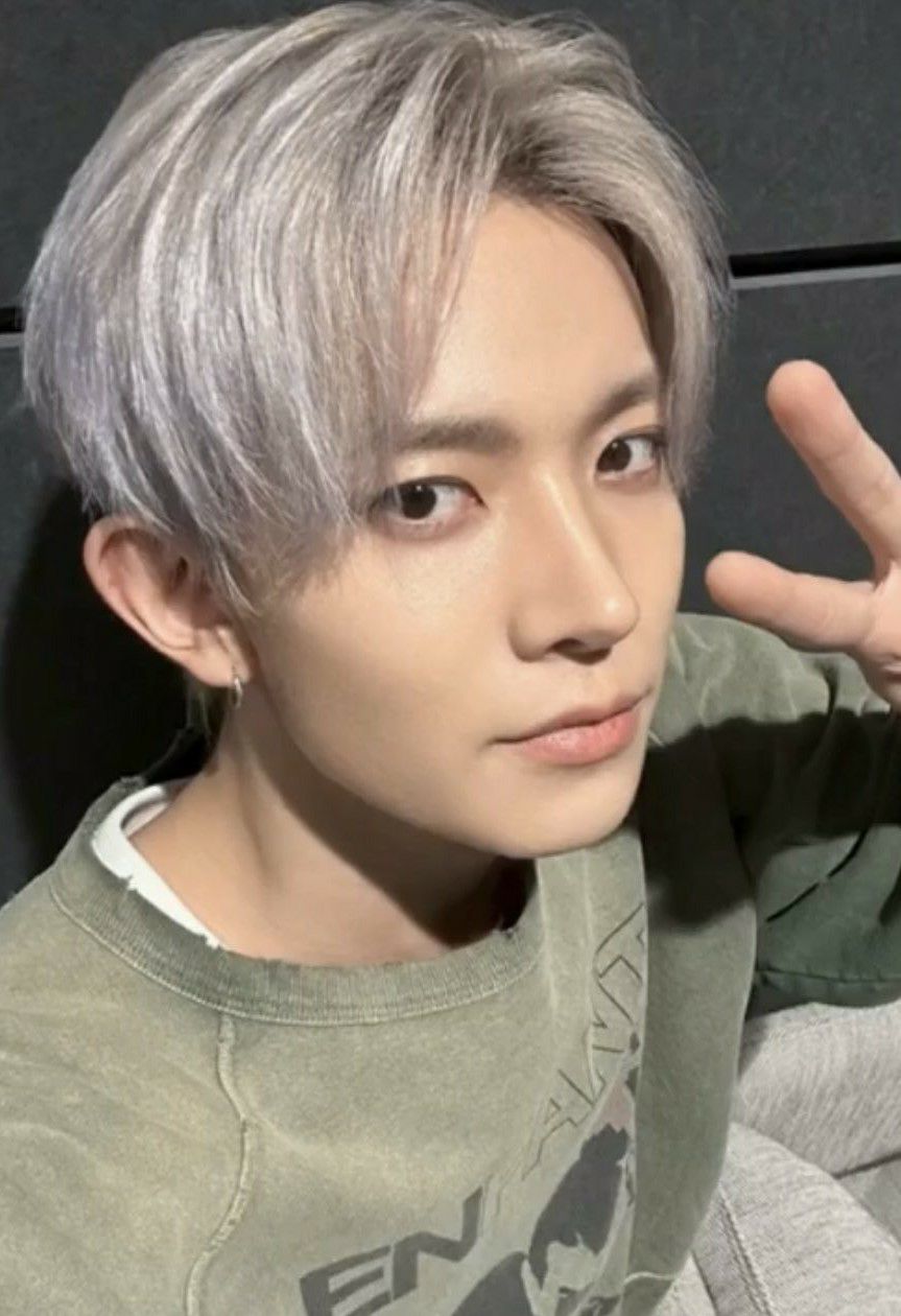 Behind-the-scenes cut of Heeseung