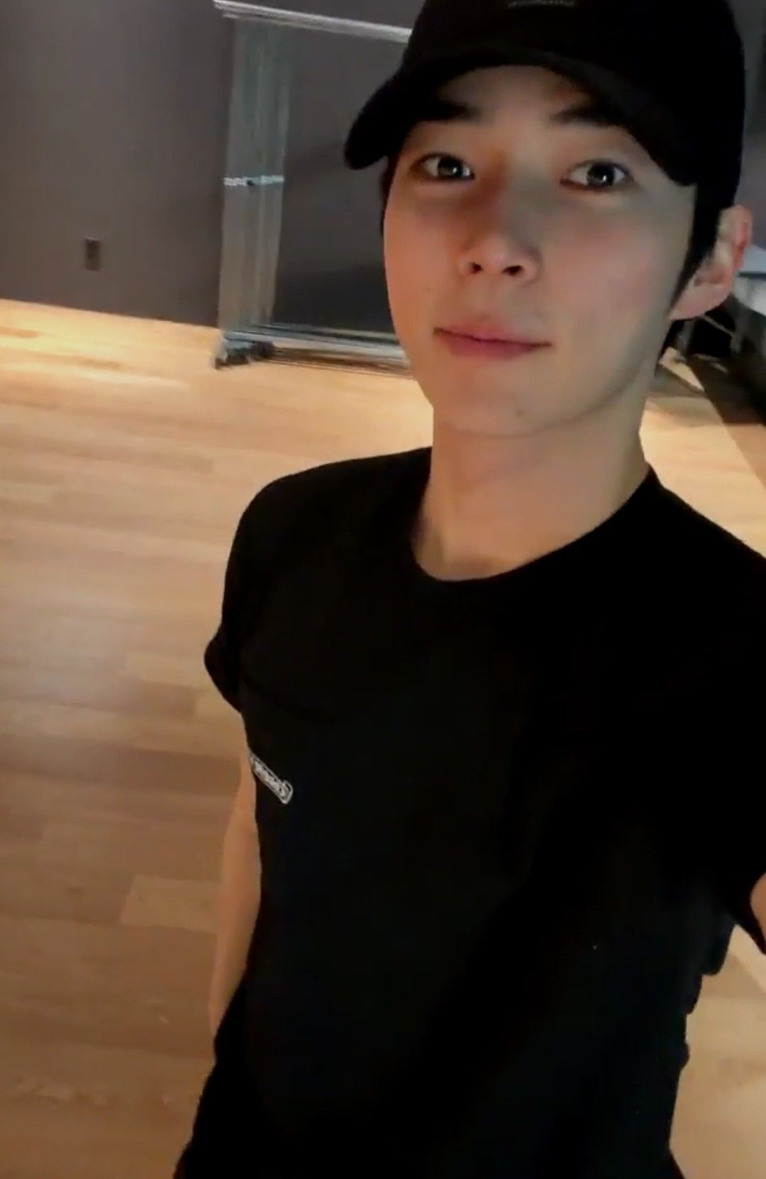 Foto terbaru Sung Hanbin (ZEROBASEONE)