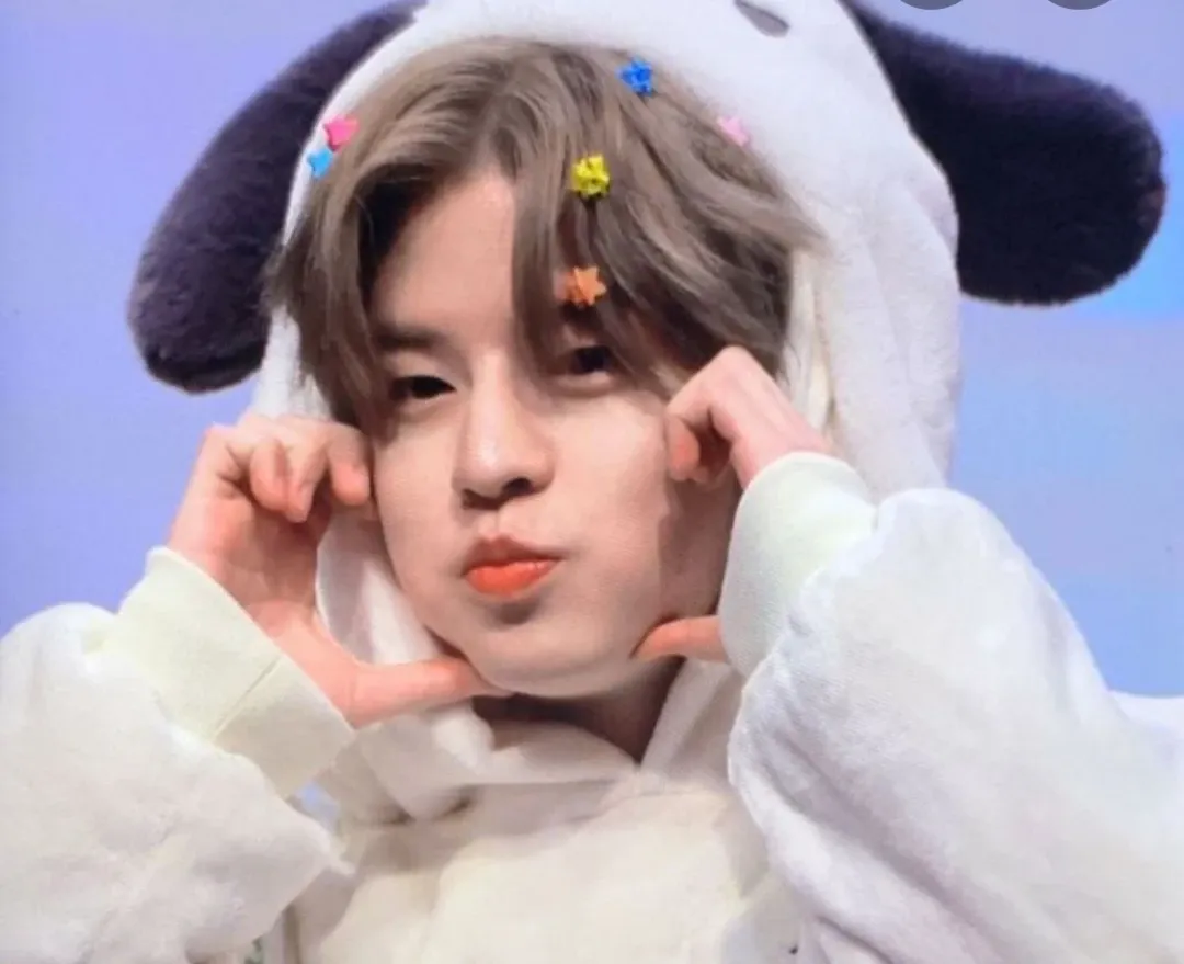 Latest photo of Seungmin (Stray Kids)