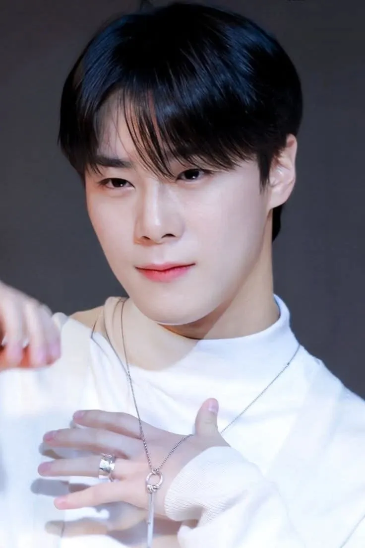 Latest photo of Moonbin (ASTRO)