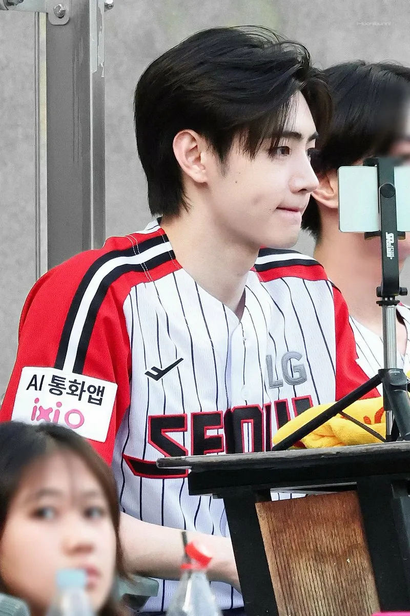 Foto terbaru Sunghoon (ENHYPEN)