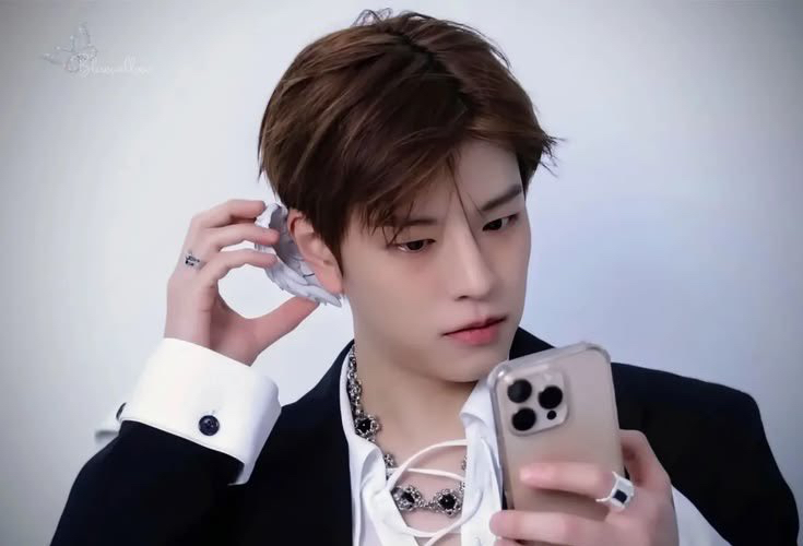 Latest photo of Seungmin (Stray Kids)