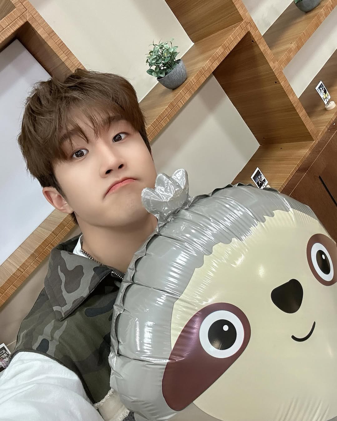 Behind-the-scenes cut of Board