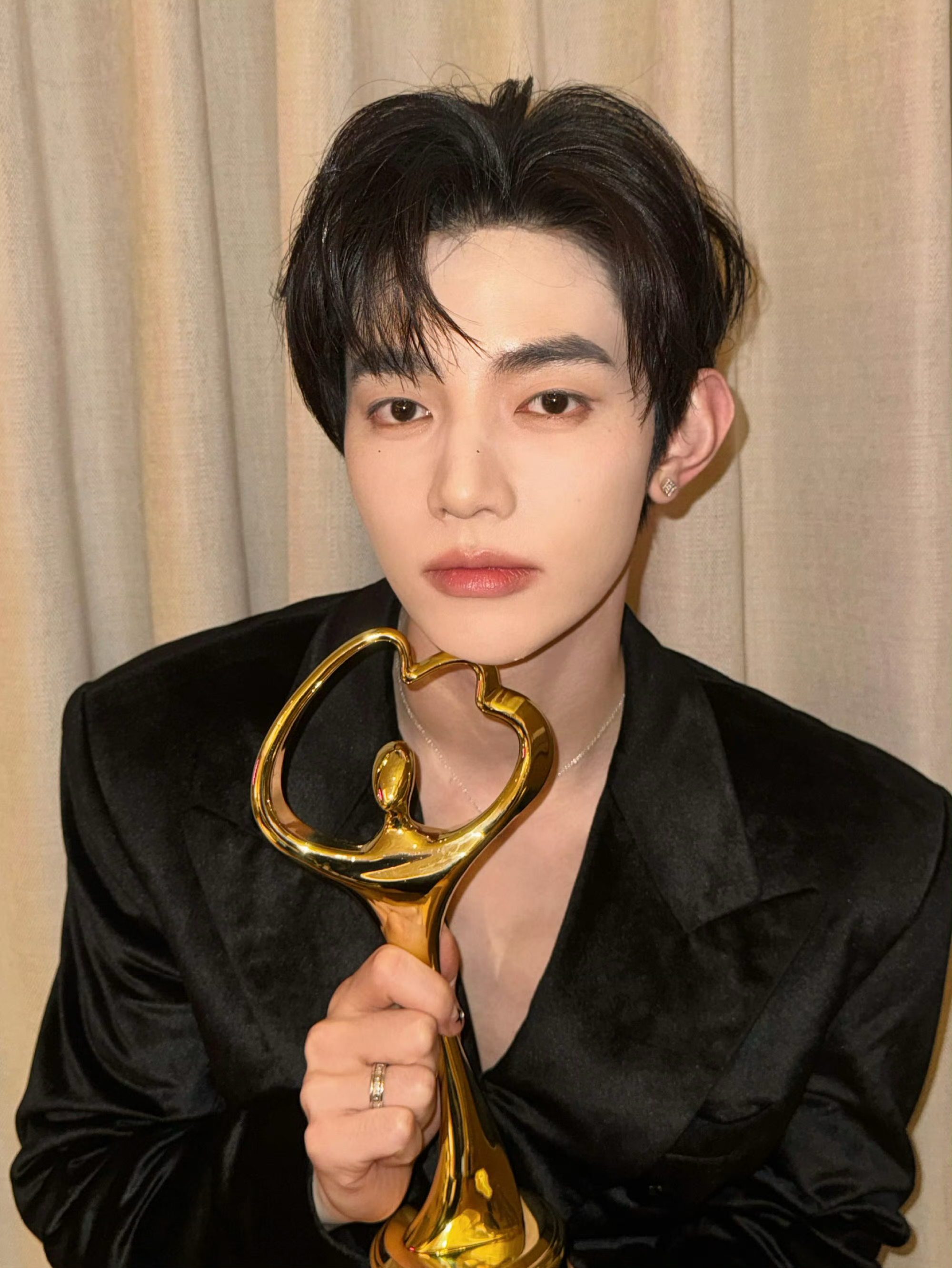 Behind-the-scenes cut of Zhang Hao (ZEROBASEONE)