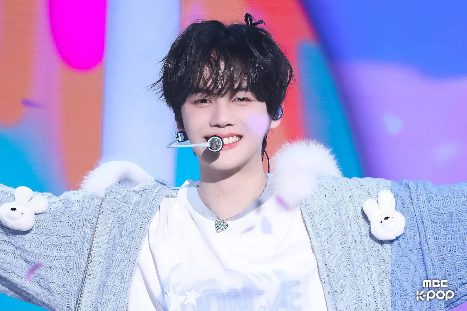 A moment captured by Kim Gyuvin's fan