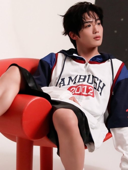 A moment captured by Kim Yohan (WEi)'s fan