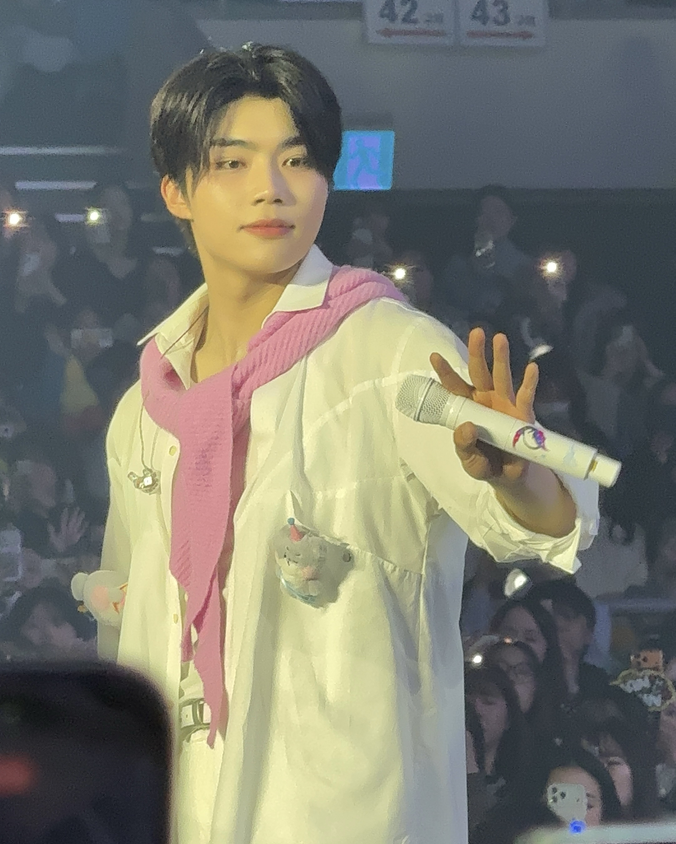 A moment captured by Park Gunwook (ZEROBASEONE)'s fan