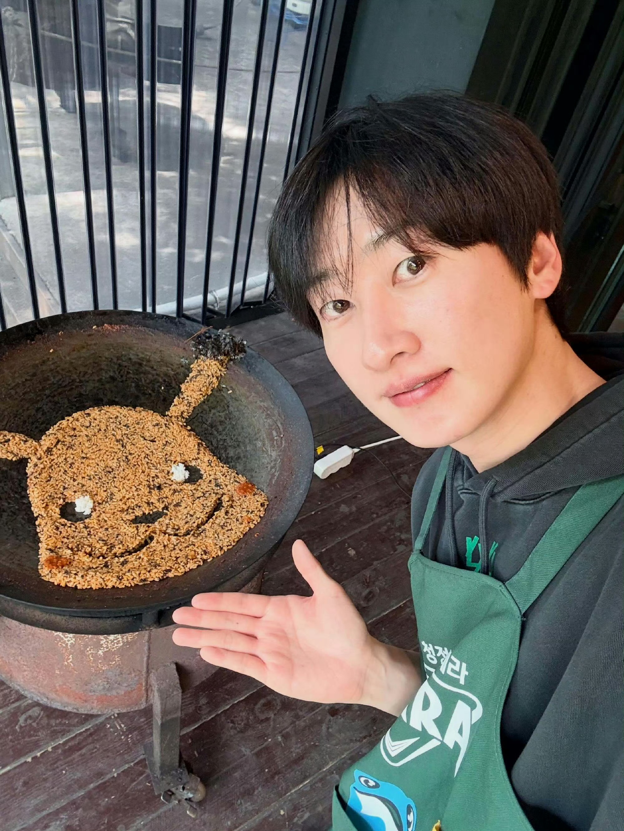 Behind-the-scenes cut of Super Junior