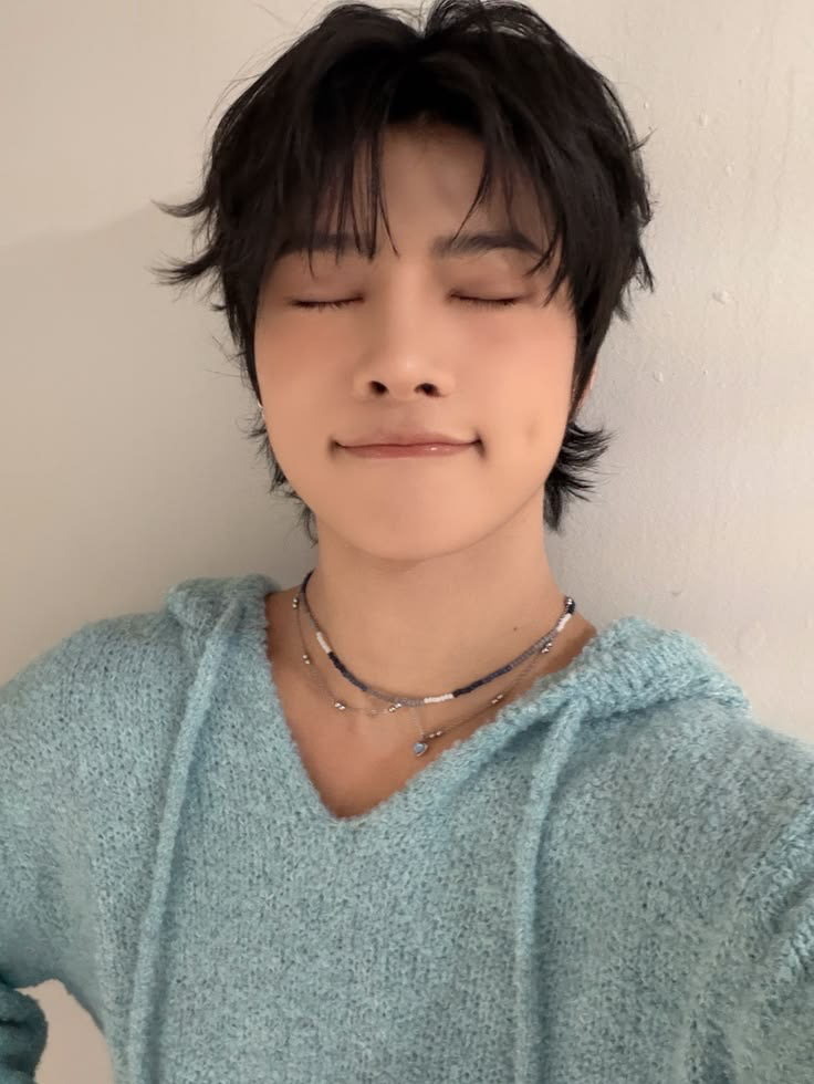 Recent activity shot of Sion (YOUNITE)