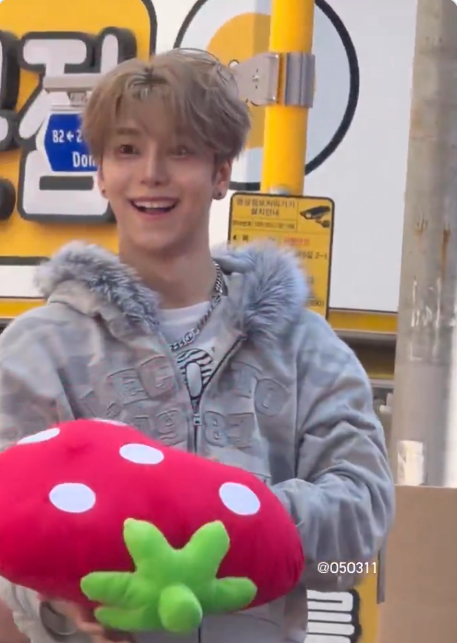 A moment captured by He Xinlong (ALPHA DRIVE ONE)'s fan