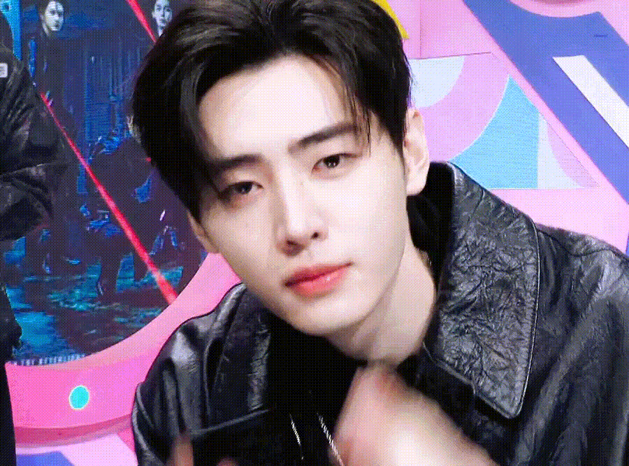 성훈 (ENHYPEN) 최근 활동샷