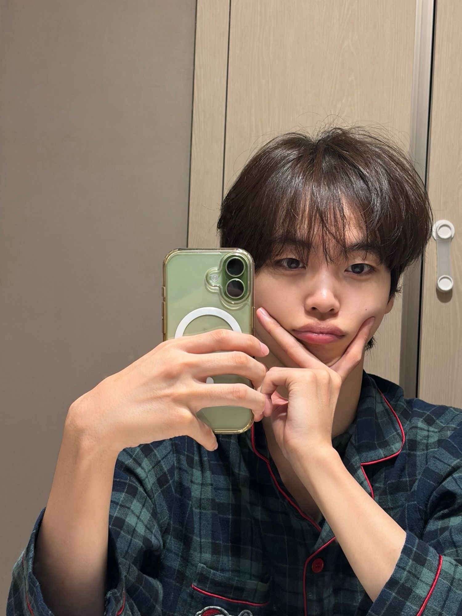 Recent activity shot of Hyeongjun (CRAVITY)