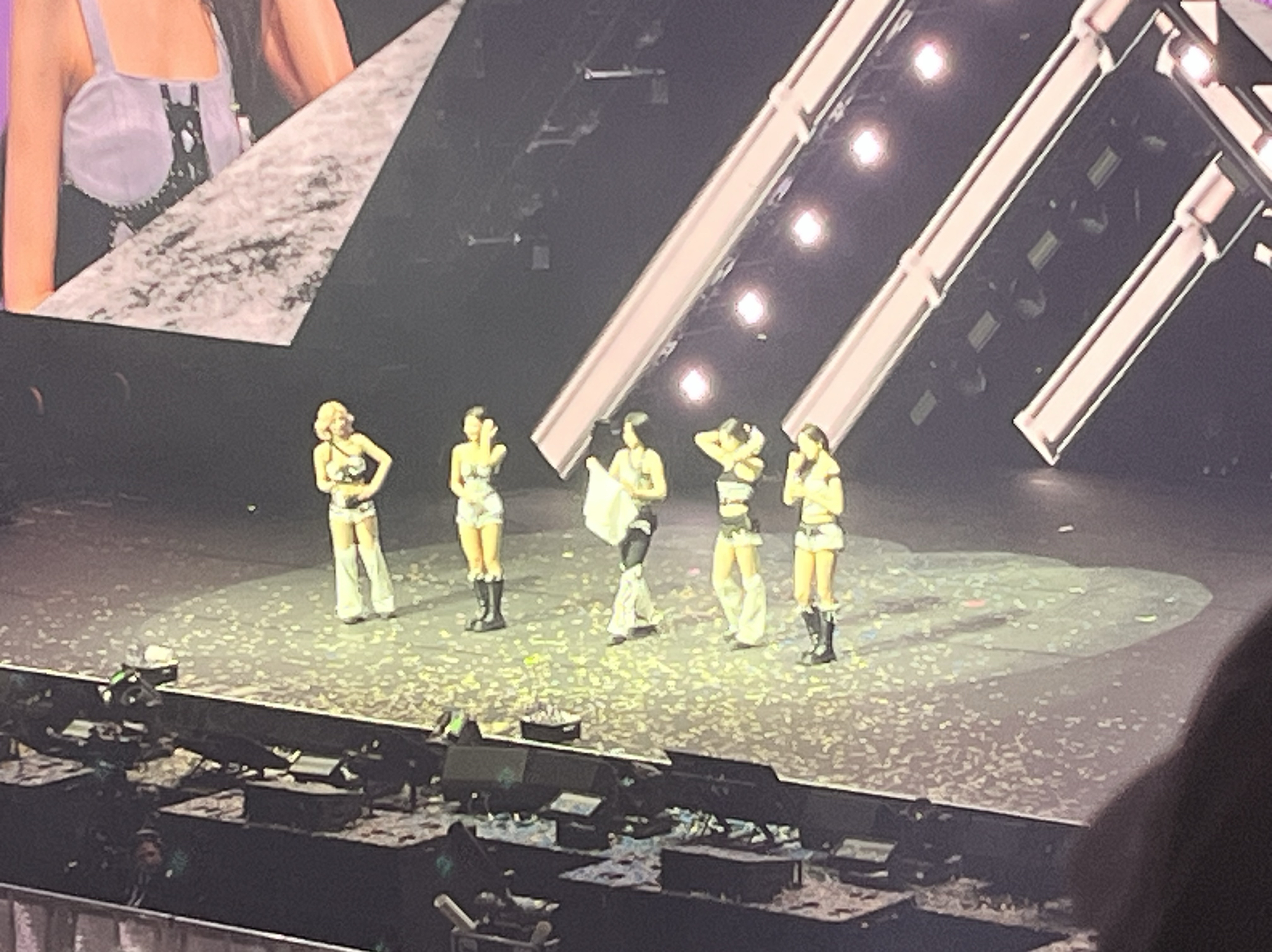 Must-see popular post of 현진 (Stray Kids), your favorite